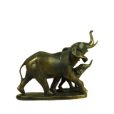 éléphant en statue avec la trompe en haut